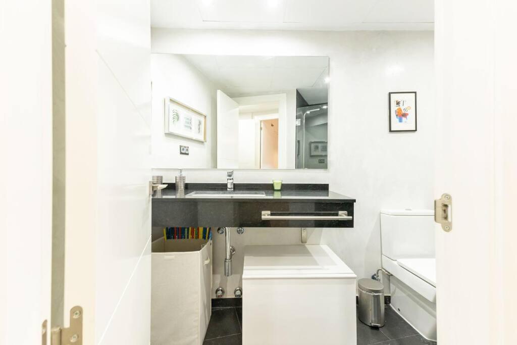 Pajaritos Center Suite By Valcambre Sevilla Bagian luar foto