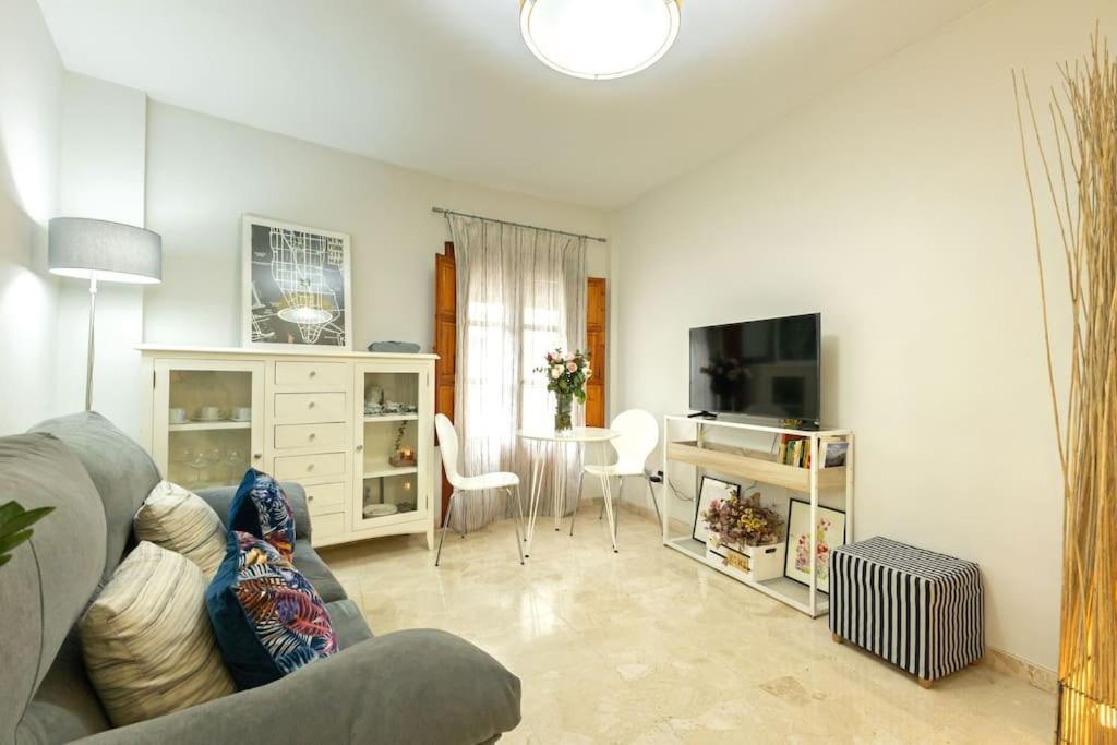 Pajaritos Center Suite By Valcambre Sevilla Bagian luar foto