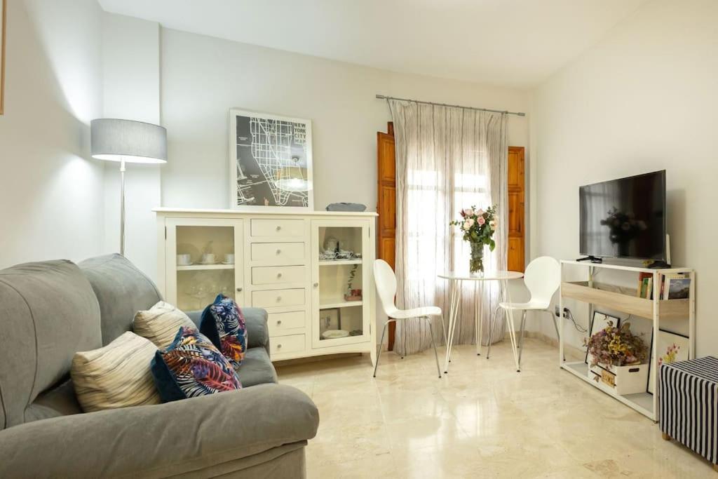 Pajaritos Center Suite By Valcambre Sevilla Bagian luar foto