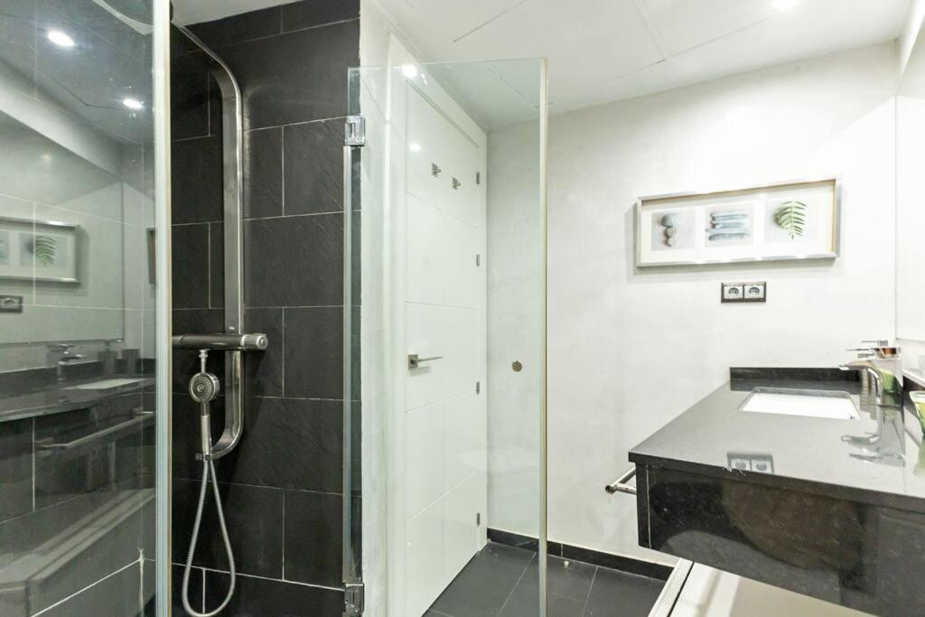 Pajaritos Center Suite By Valcambre Sevilla Bagian luar foto