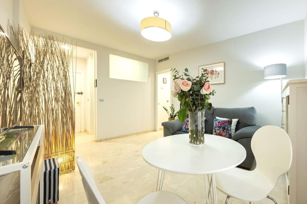 Pajaritos Center Suite By Valcambre Sevilla Bagian luar foto